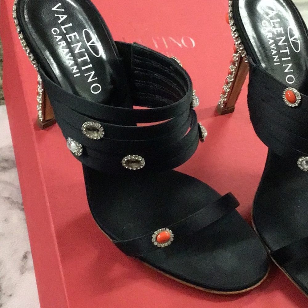 Valentino Gorgeous embellished shoe - Picture 3 of 11